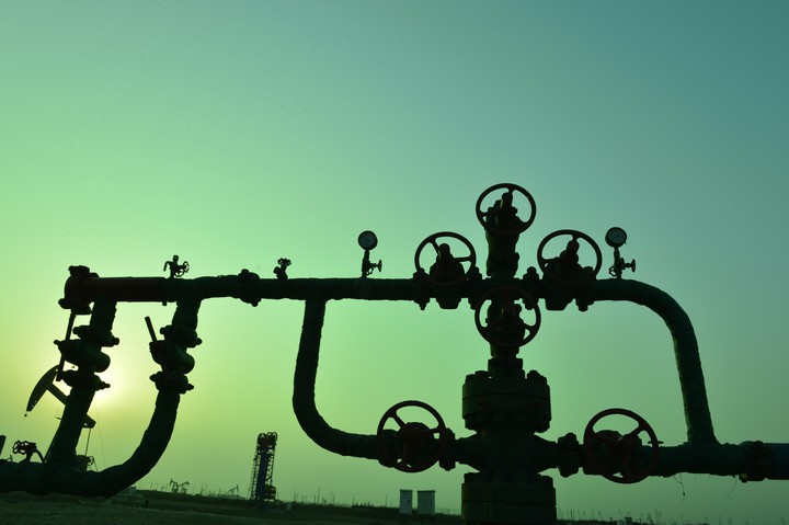 Pipeline and Turkis Sky