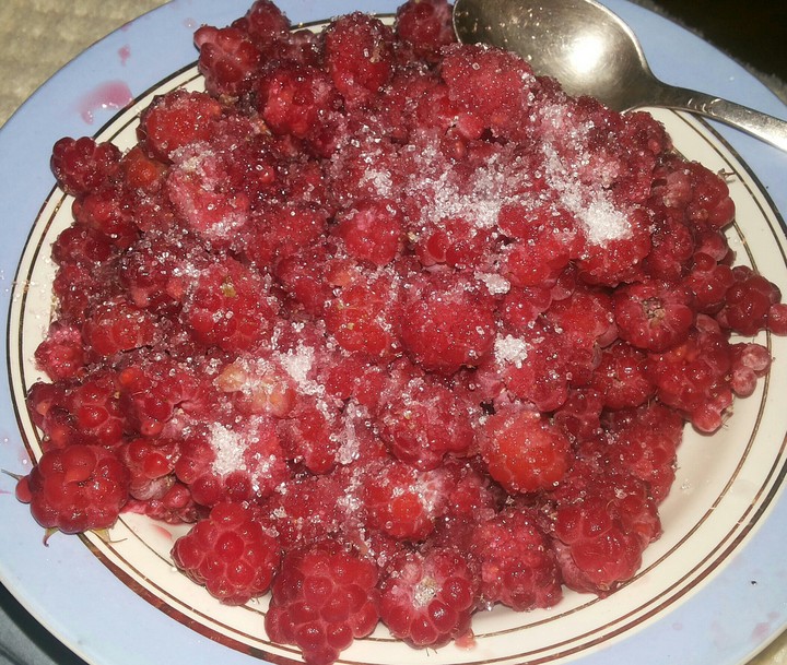 Raspberry  with sugar. Very tasty