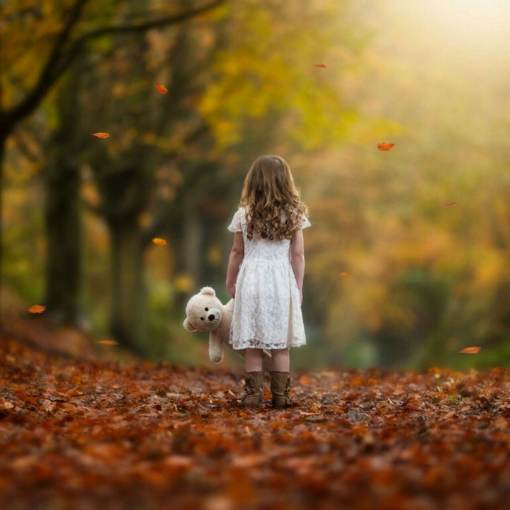 alone little girl