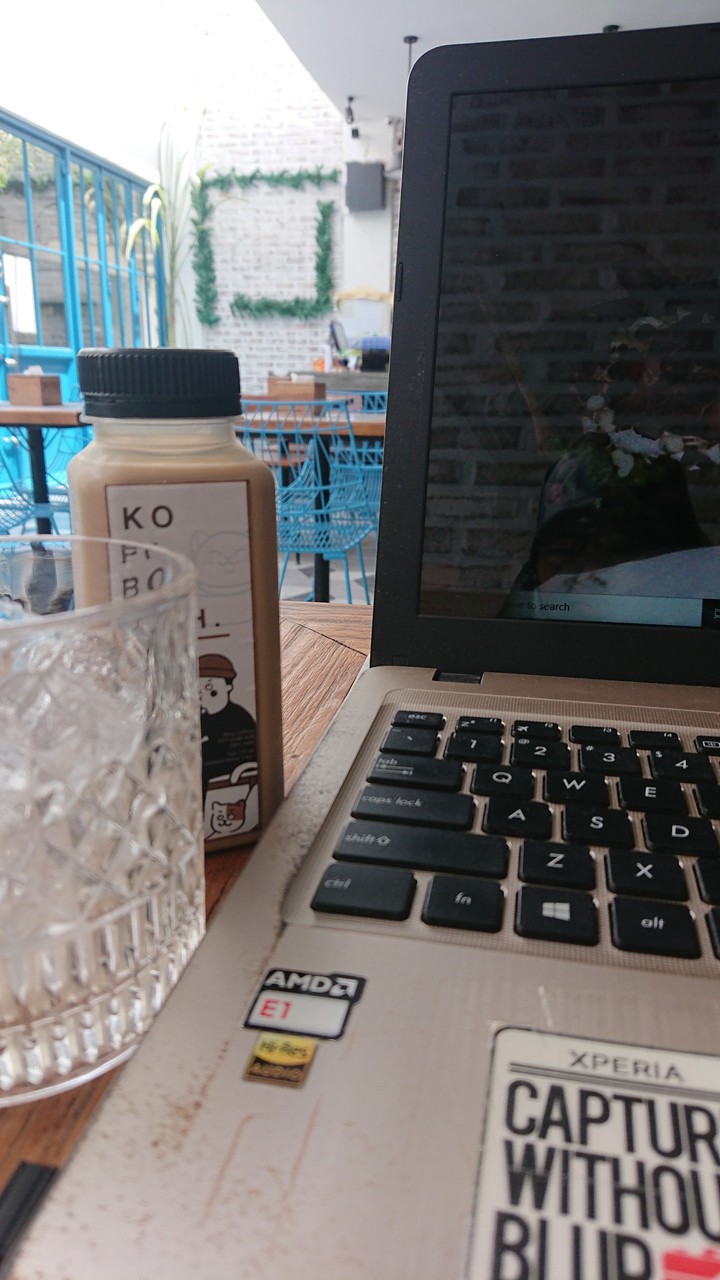 Ngantor di See lYou Latte