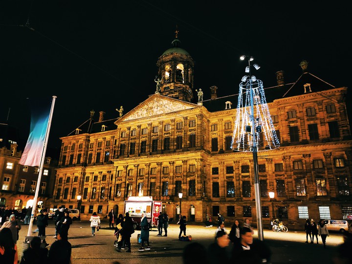 In night look royal