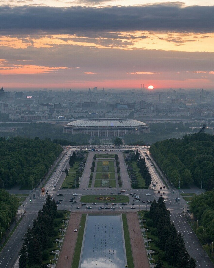Рассвет над лужниками