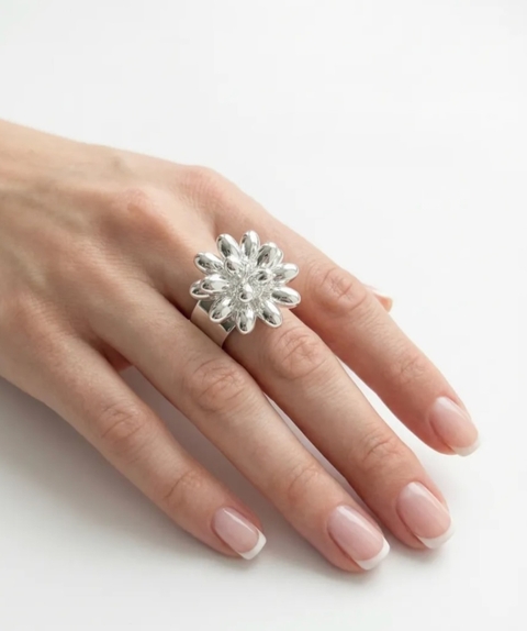 обои silver, brooch
