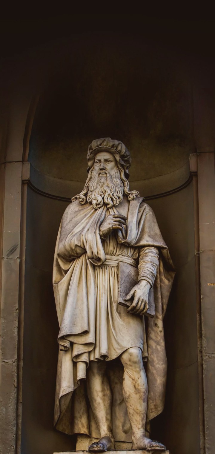 Statue of leonardo  da Vinci ❤☁️