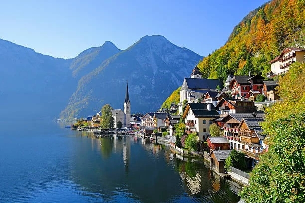 the Austrian village of Hallstatt & lake
