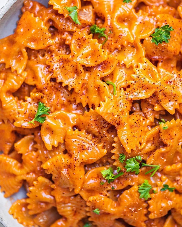 Cheesy tomato pasta