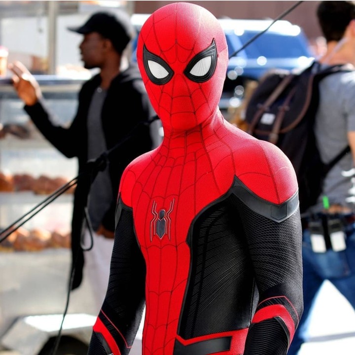 spiderman black-red suit