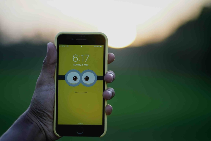 minion in phone