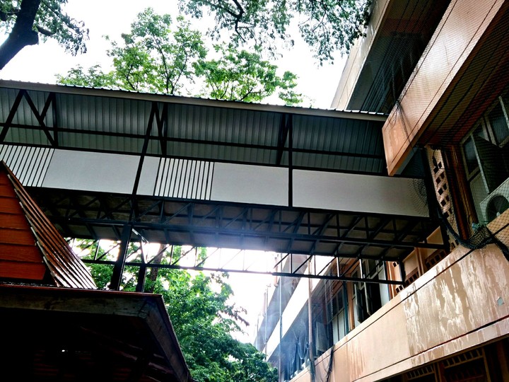 The building bridge at my school