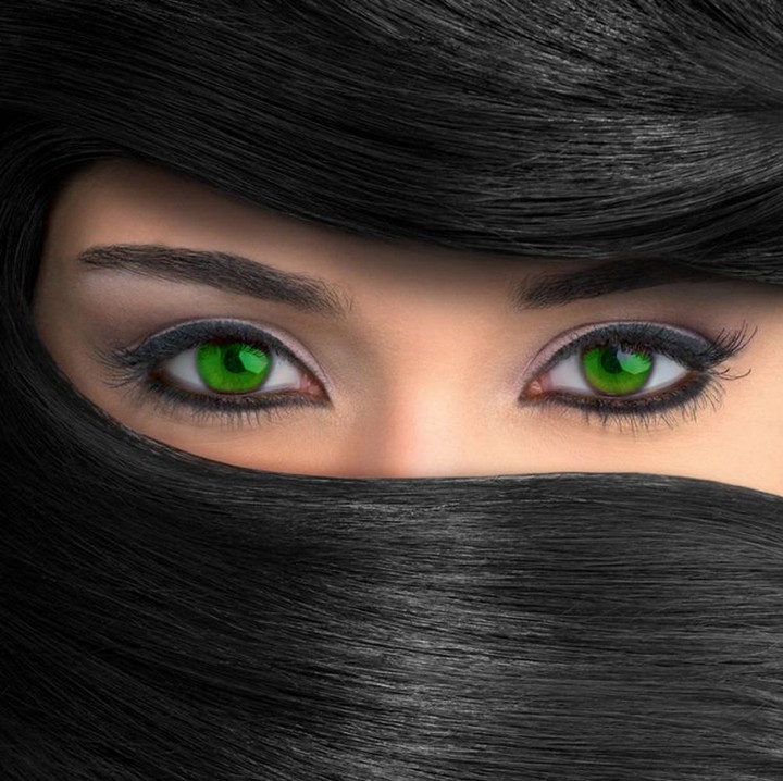green ey