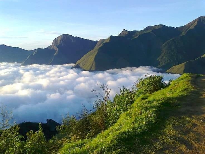 a beautiful morning @ meespulimala, munnar