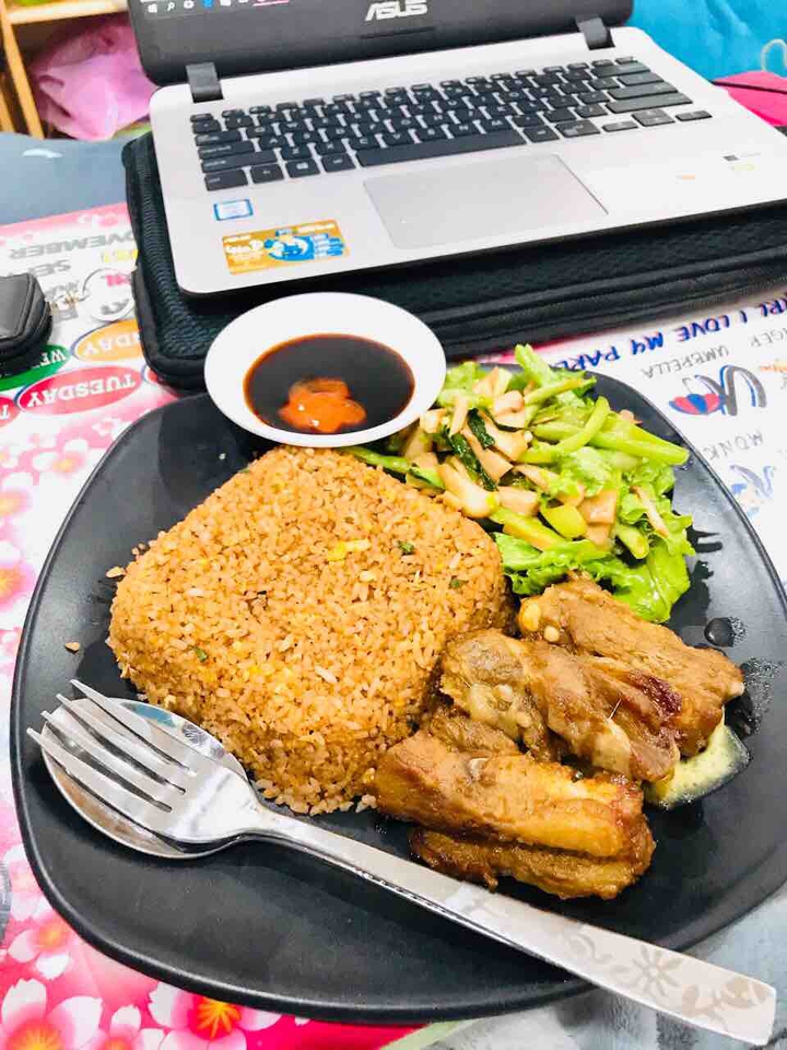Cơm chiên sườn cây