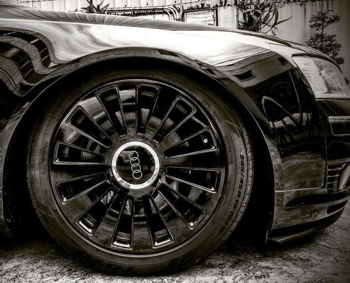 The beauty of low & black