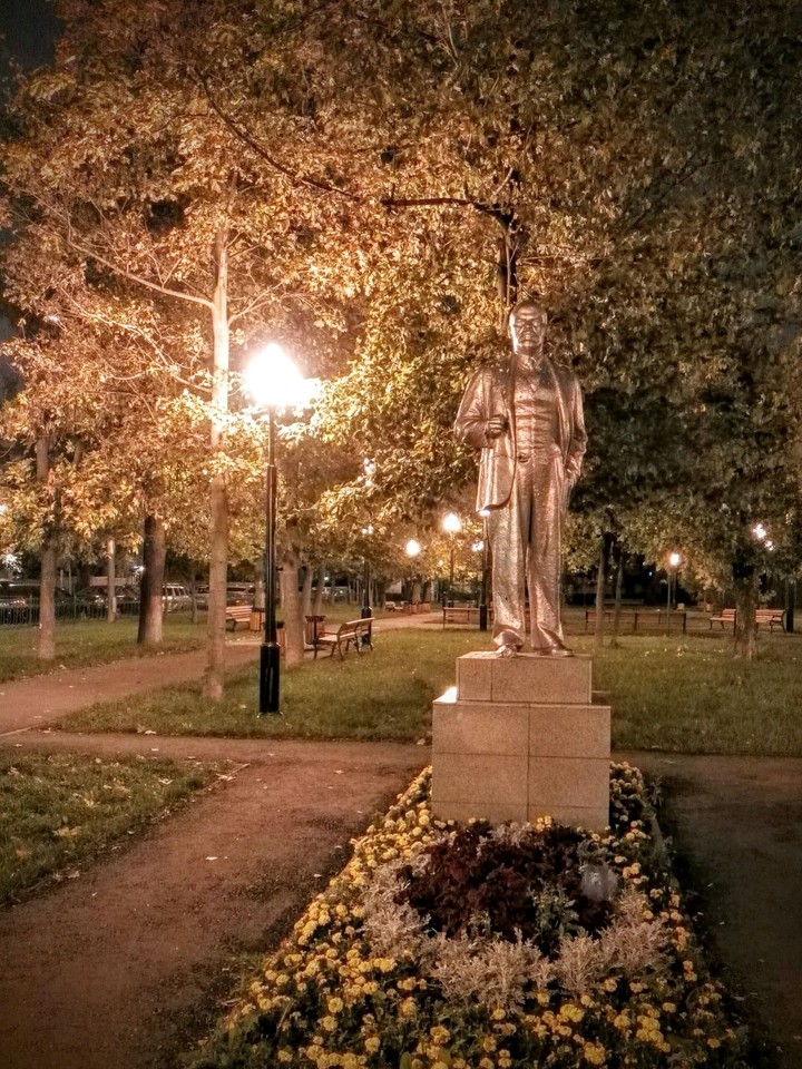 Lenin in autumn