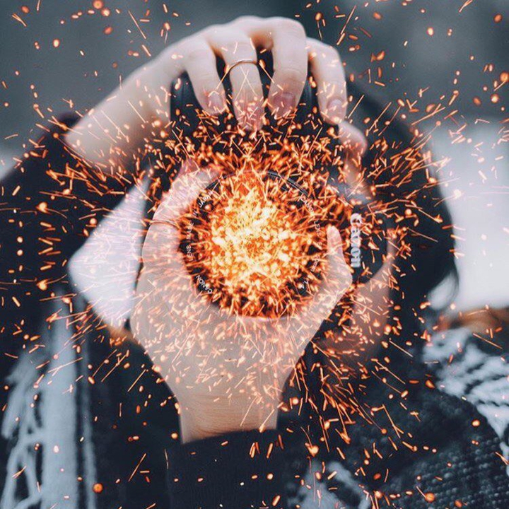 ∆