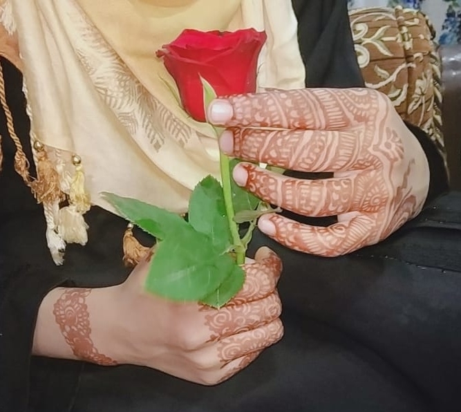 my hands witb rose ?