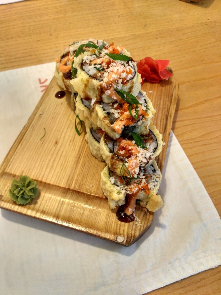 sushi & rolls