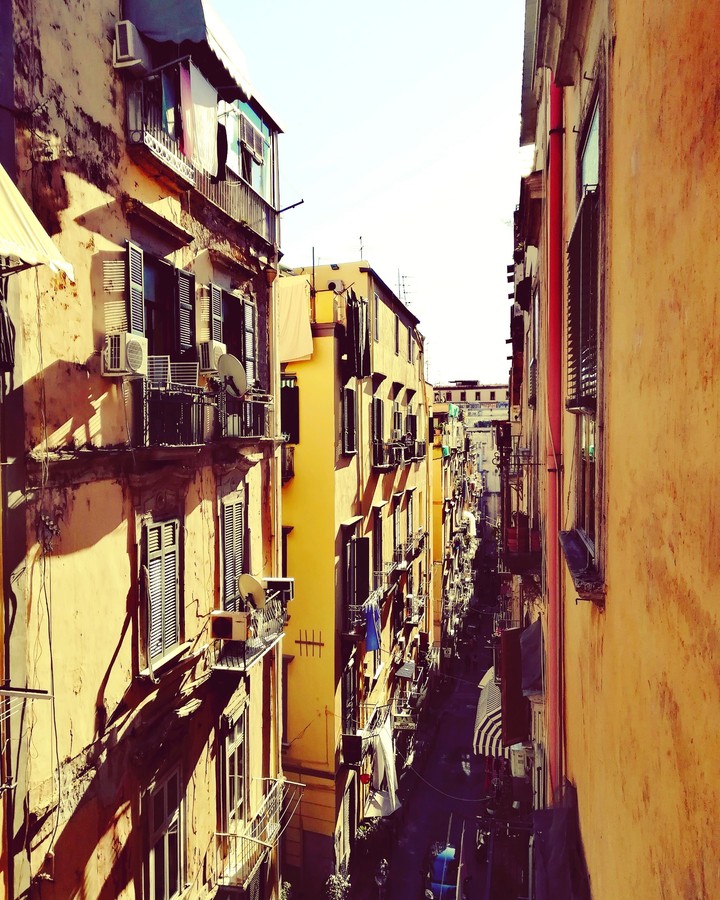 Napoli. Gradoni di Chiaia. Domenica mattina. #sunday