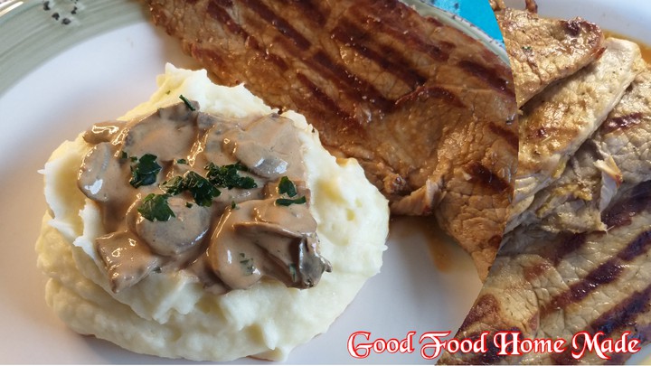 Roast veal with mushroom sauce and mashed potatoes