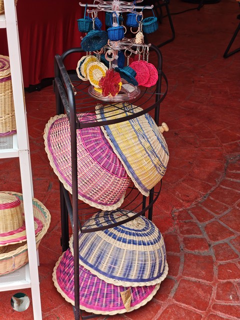 Flea_market, Retail