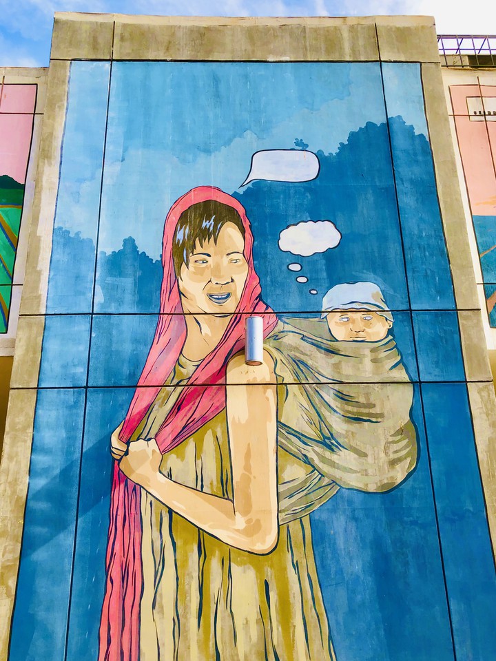 Mural madre con su niño