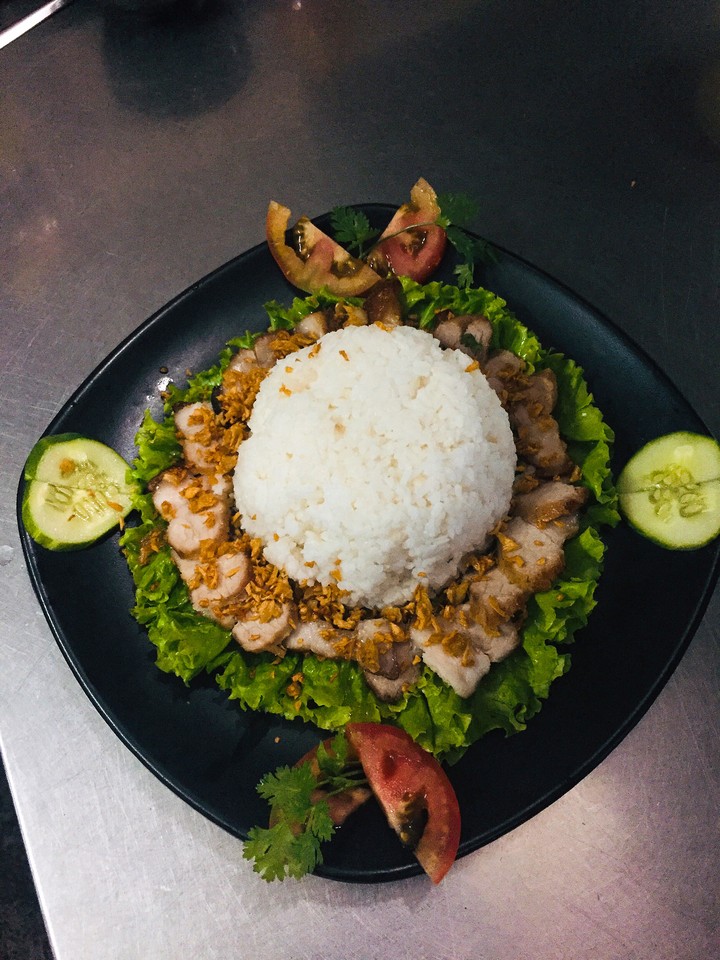 Cơm thịt ba rọi cháy tỏi