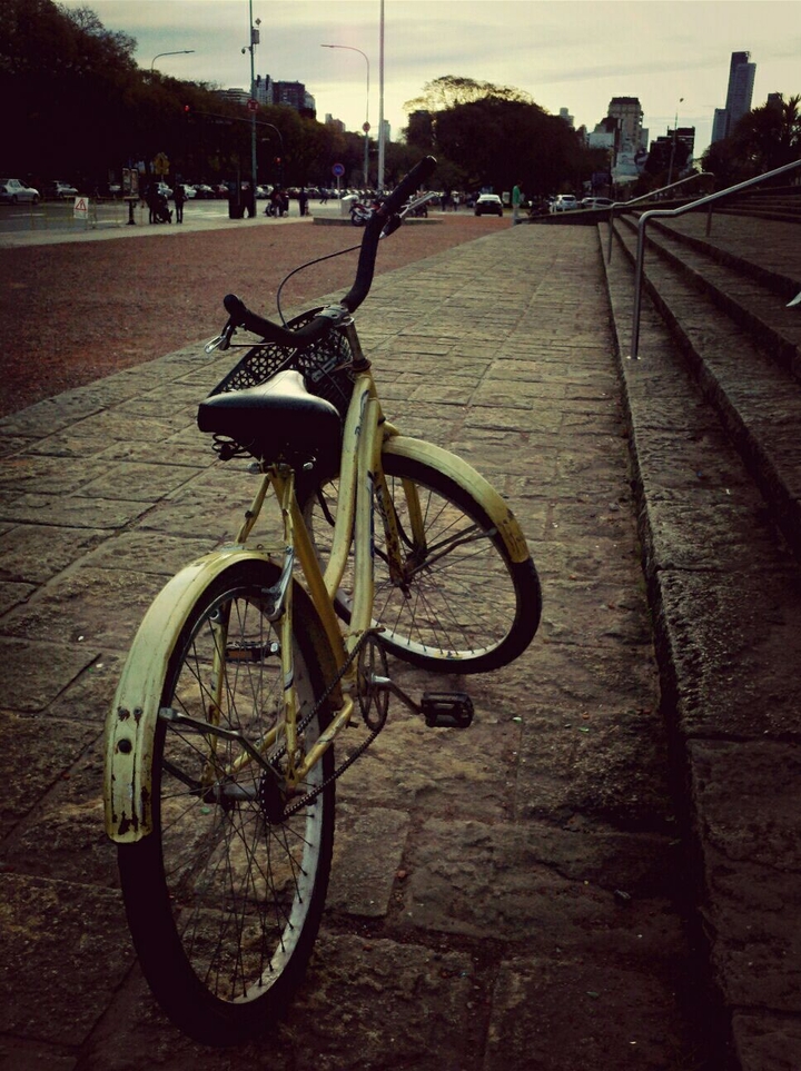 Riding bycicle by Buenos Aires