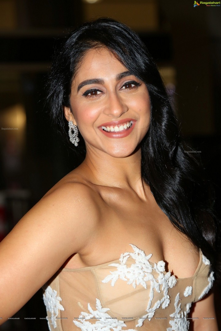 REGINA CASSANDRA