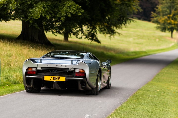 Jaguar XJ220