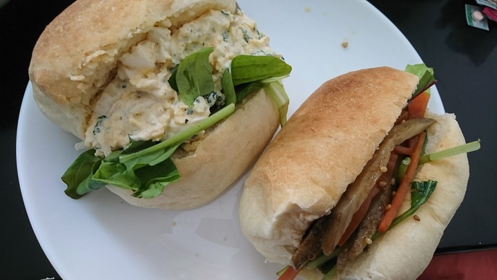 即席タルタルと作り置き金平の焼きたてパンサンド