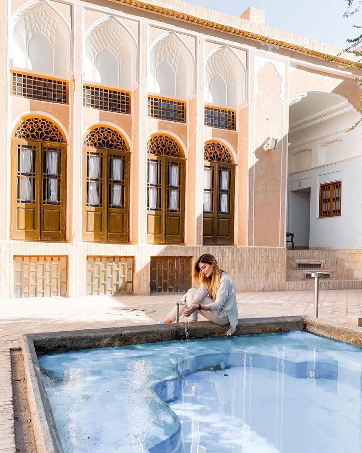 Laleh Hotel In Yazd City