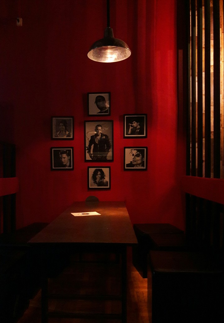 Cafe wall paint