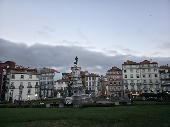 ταπετσαρίες Plaza, city