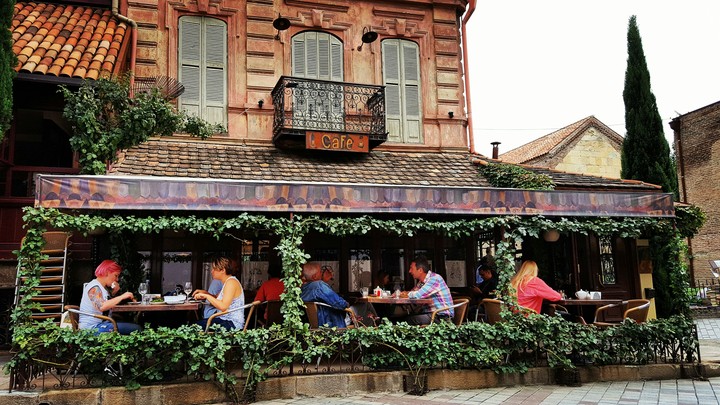 café