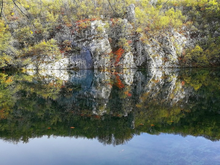 Mirror Wall