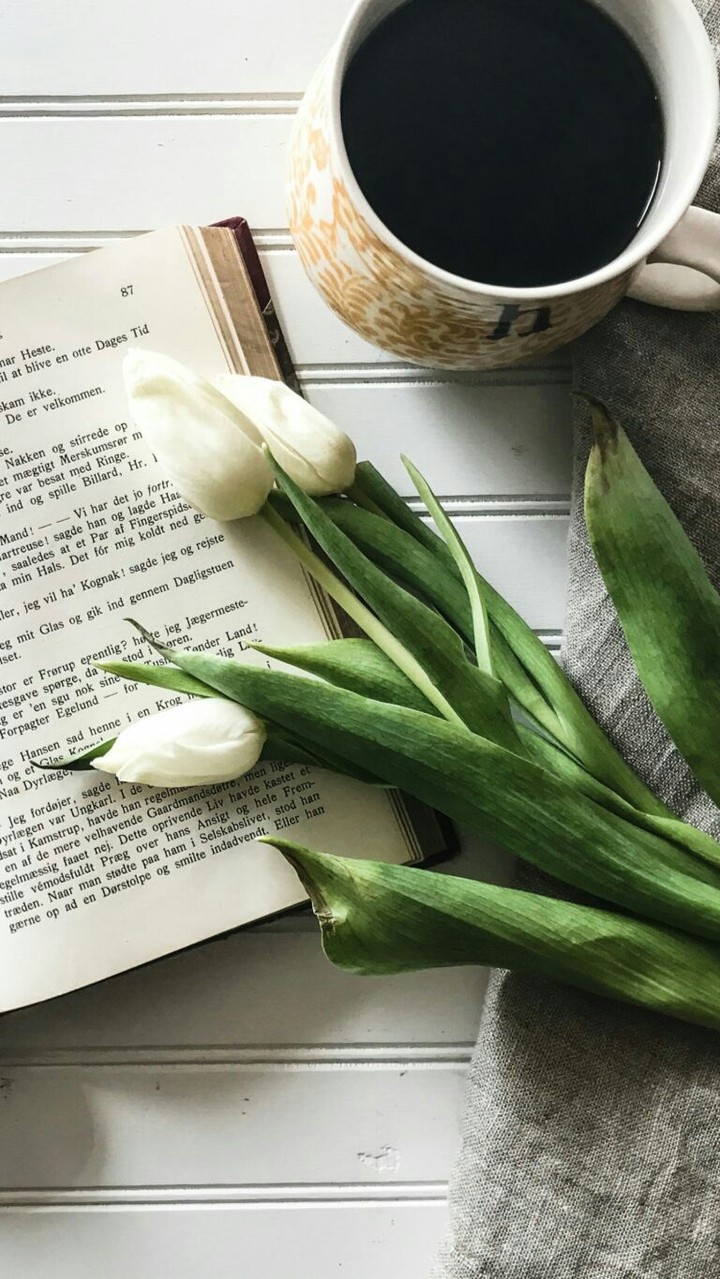 ،