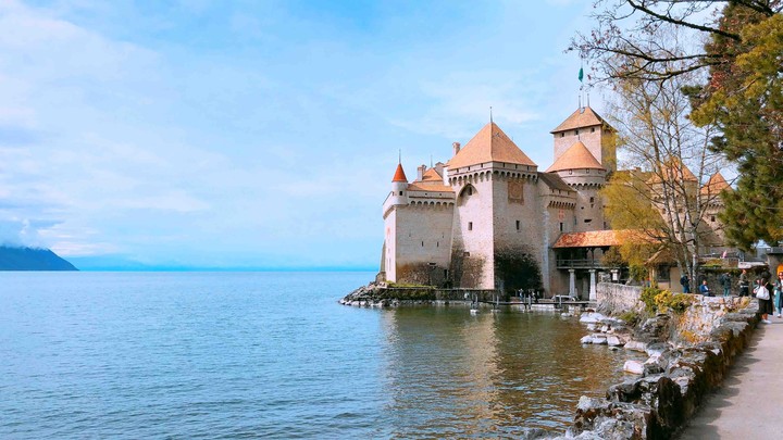 HELLO MONTREUX