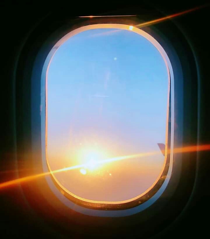 Plane window click