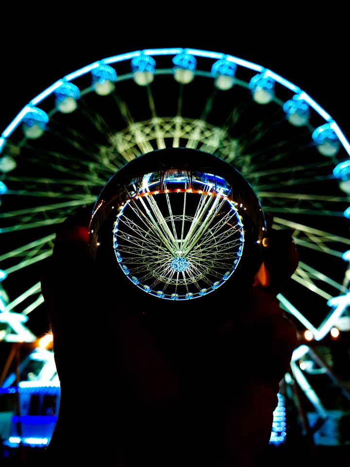 La grand Roue de Nancy prisonnière de la boule 