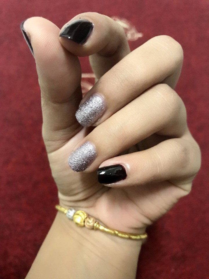 nails