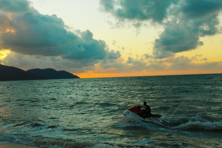 Speedboat