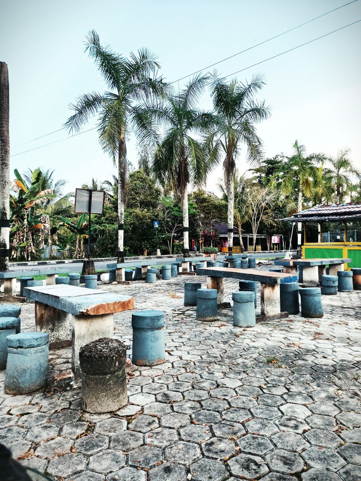 Taman Oval Ladang