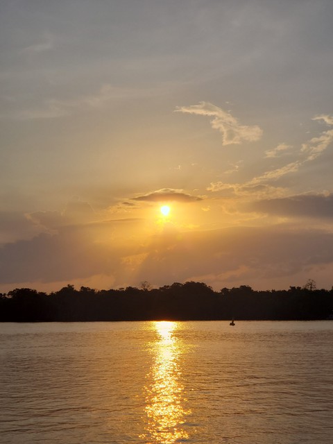 Pôr do Sol no Rio Moju