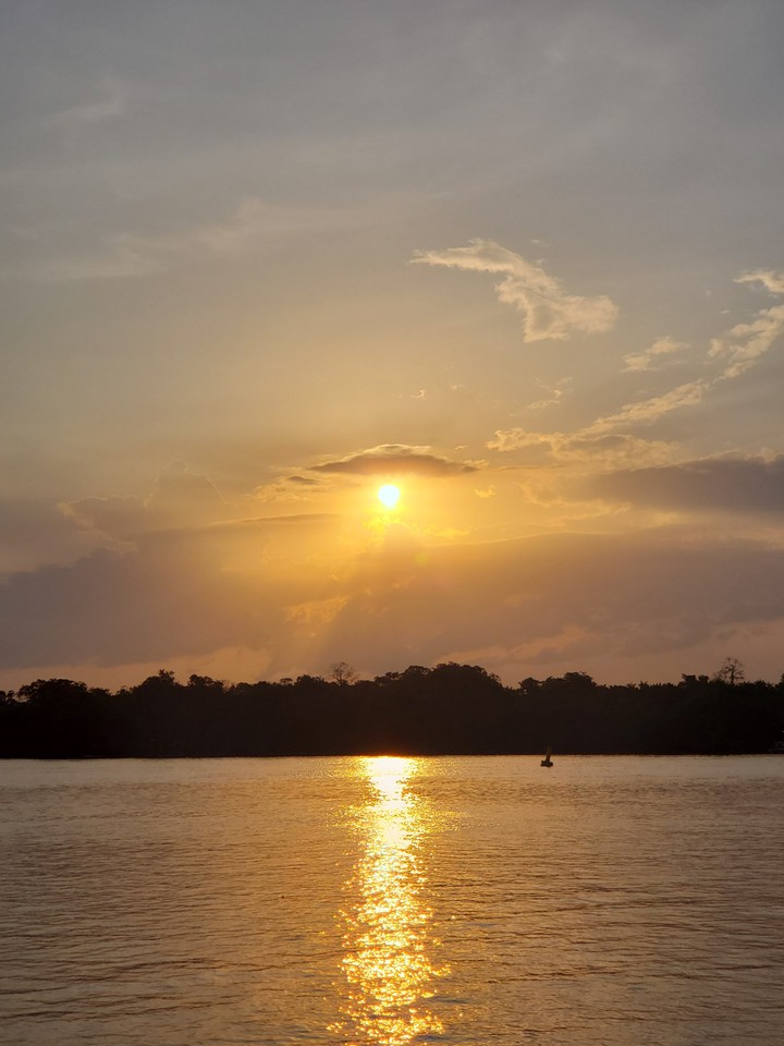 Pôr do Sol no Rio Moju