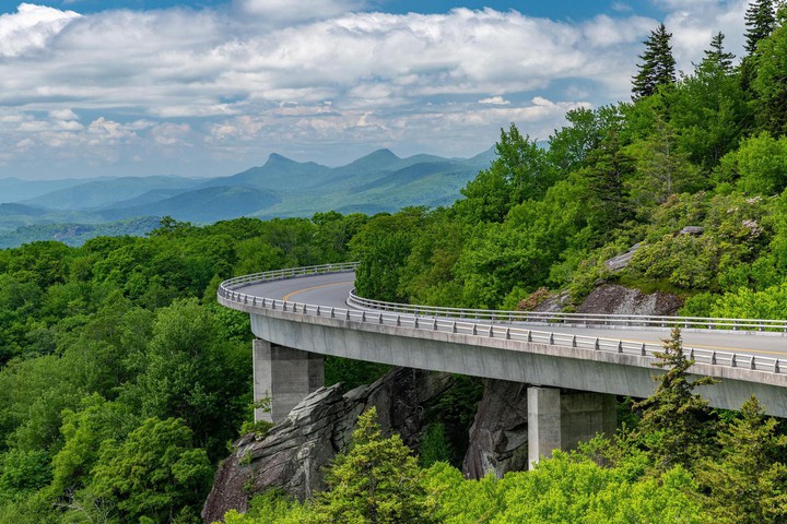 Linn Cove Viaduct

Concrete bridge in North Carolina