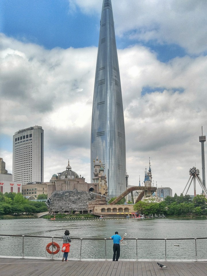Lotte World tower and Lotte world