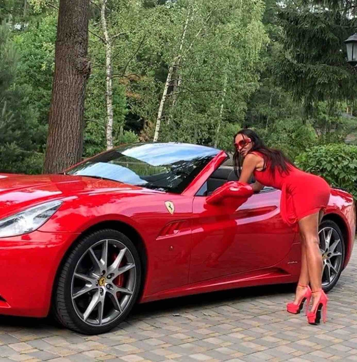 lady in red