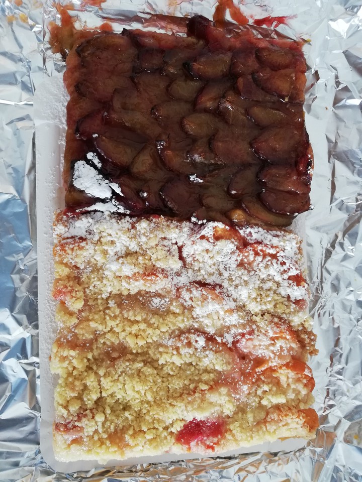 Zwetschgenkuchen und Marillestreusel