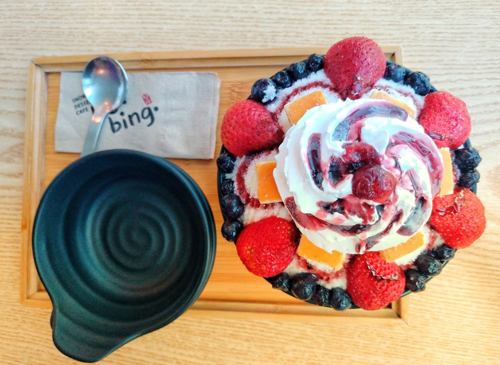 strawberry bingsu