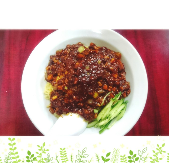 ジャージャー麺